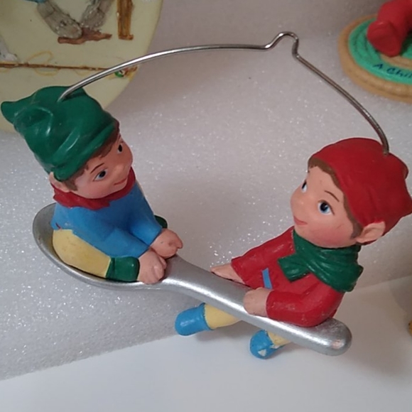 Bundle of Vintage Hallmark Ornaments - Picture 5 of 11